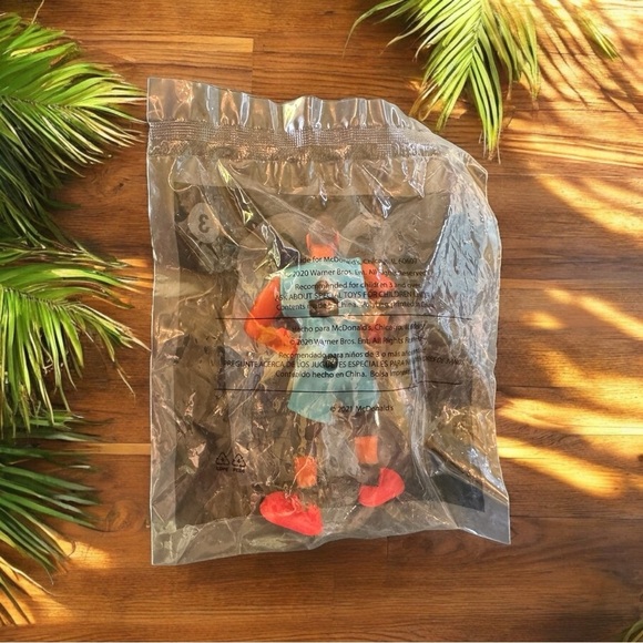 2021 McDonald’s Space Jam: A New Legacy - LeBron James Toy #3 (Sealed) - Picture 2 of 4